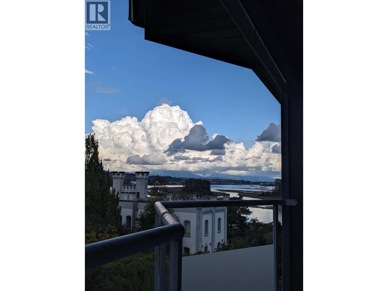 , New Westminster, British Columbia — New Westminster, British Columbia - Photo 3 of 60