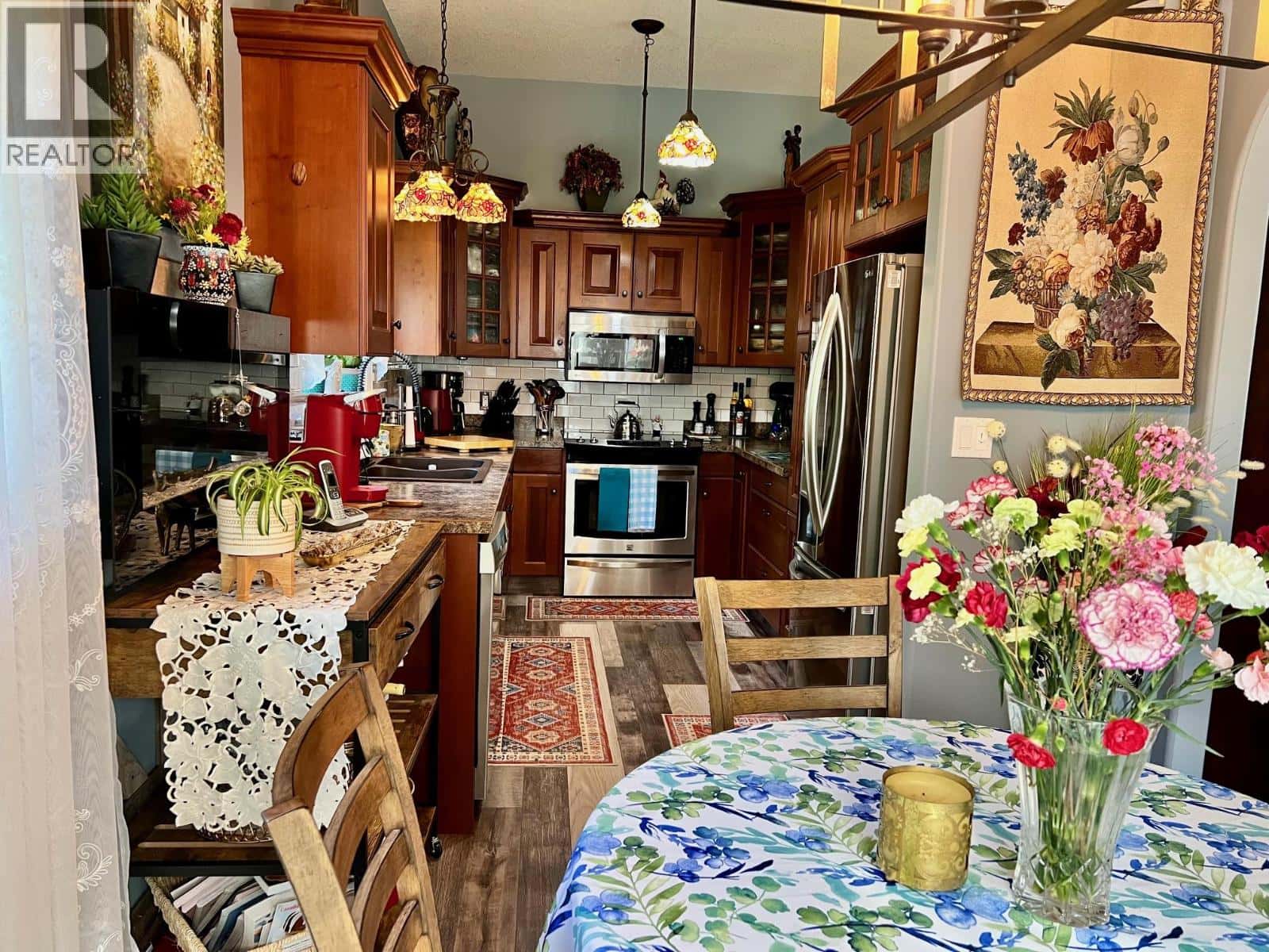 , Creston, British Columbia — Creston, British Columbia - Photo 4 of 46