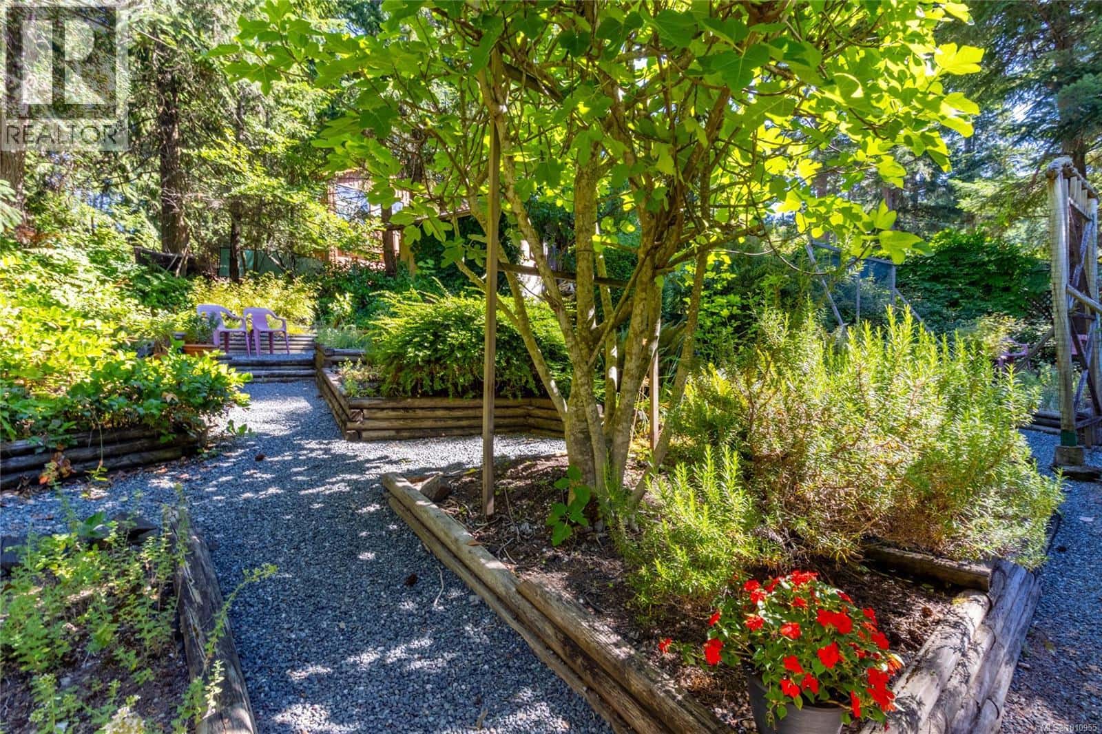 , Pender Island, British Columbia — Pender Island, British Columbia - Photo 3 of 63