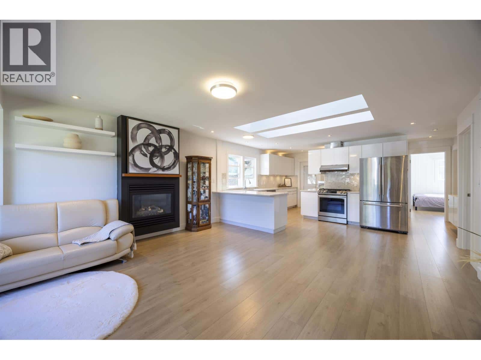 , Burnaby, British Columbia — Burnaby, British Columbia - Photo 2 of 20