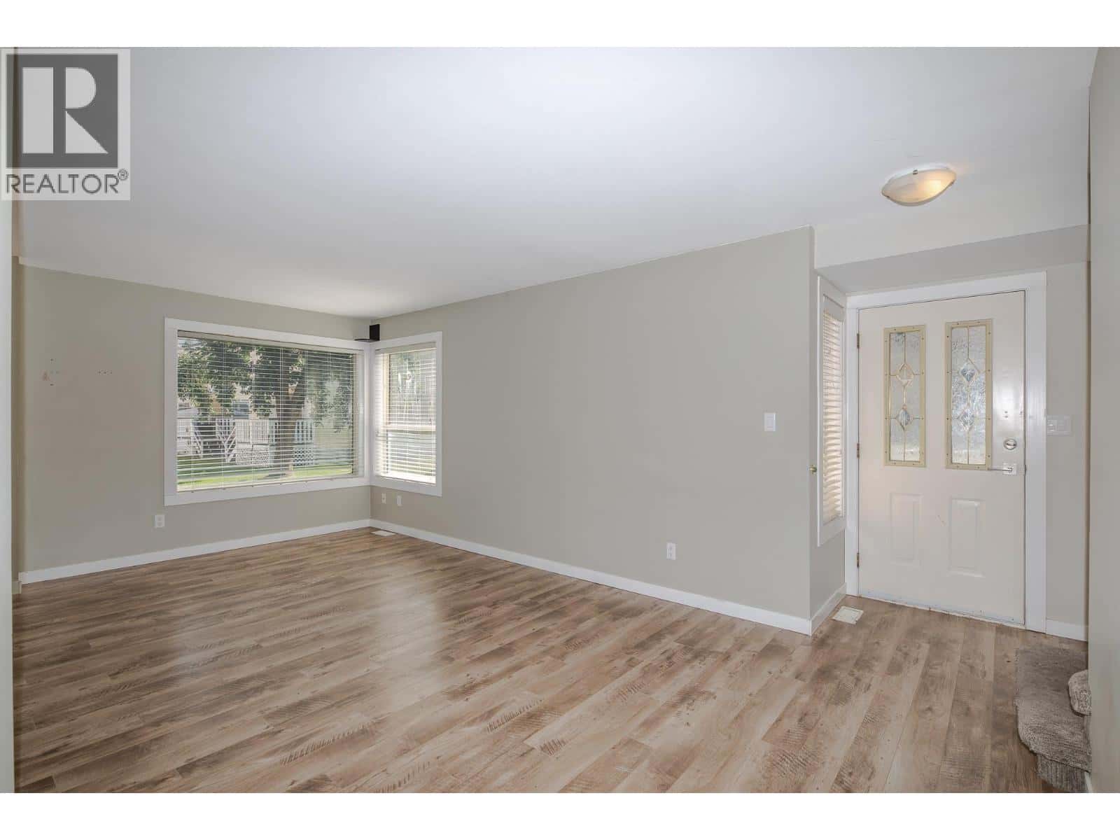 , Penticton, British Columbia — Penticton, British Columbia - Photo 3 of 35