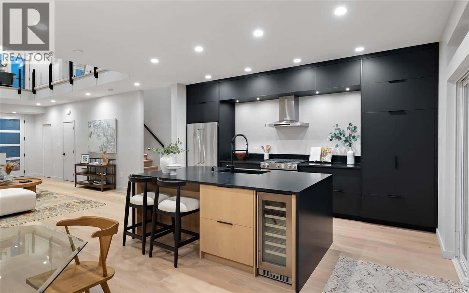 , Saanich, — Saanich - Photo 5 of 46