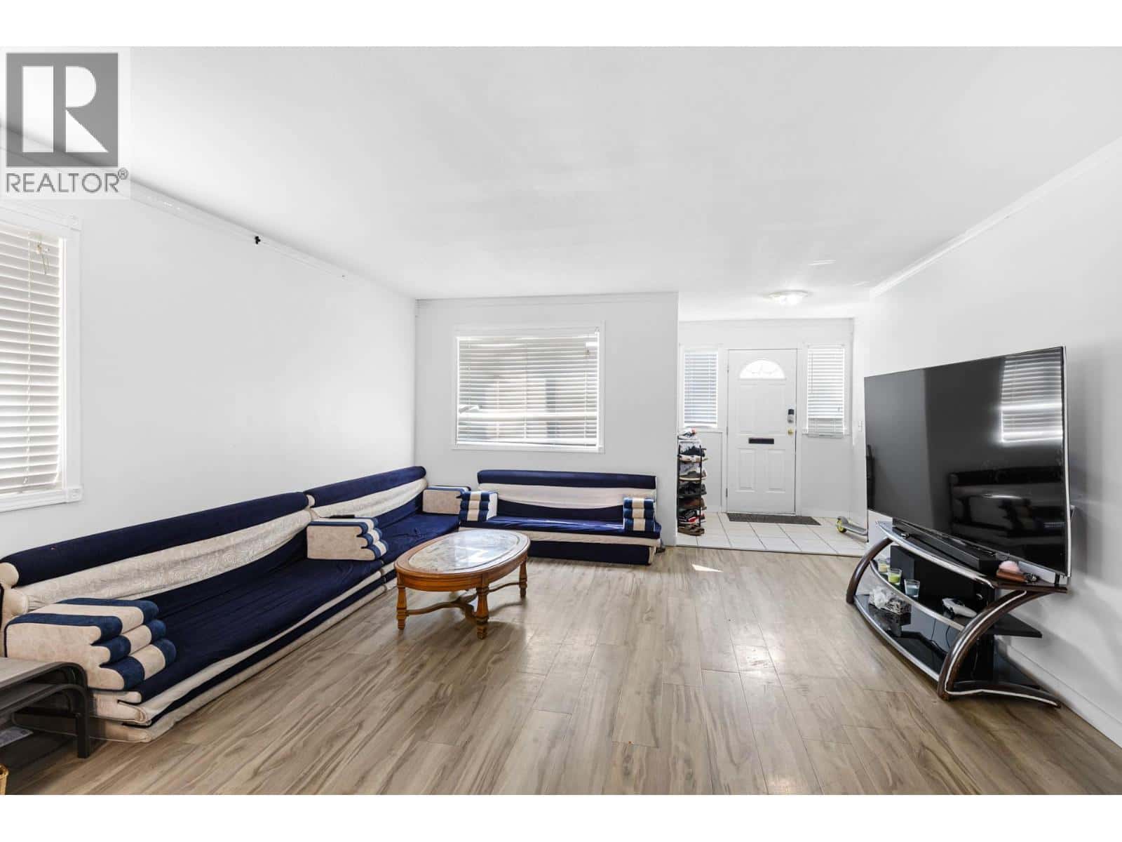 , Kelowna, British Columbia — Kelowna, British Columbia - Photo 2 of 62