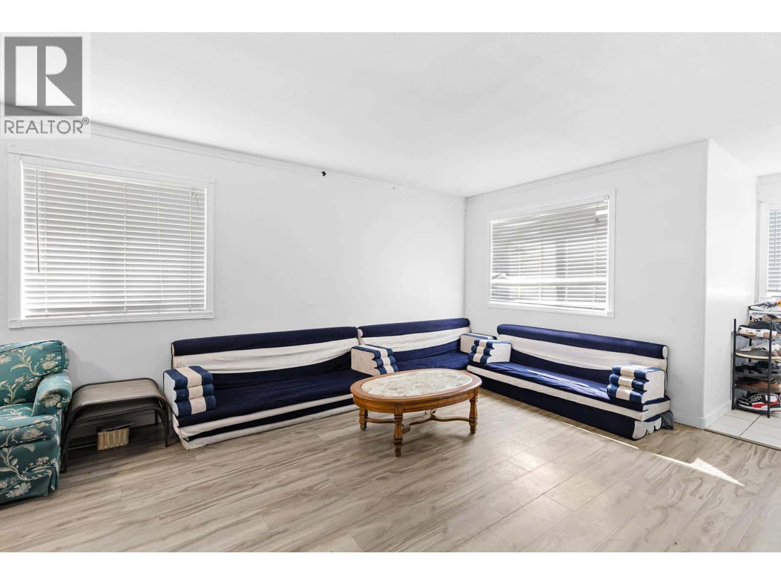 , Kelowna, British Columbia — Kelowna, British Columbia - Photo 5 of 62