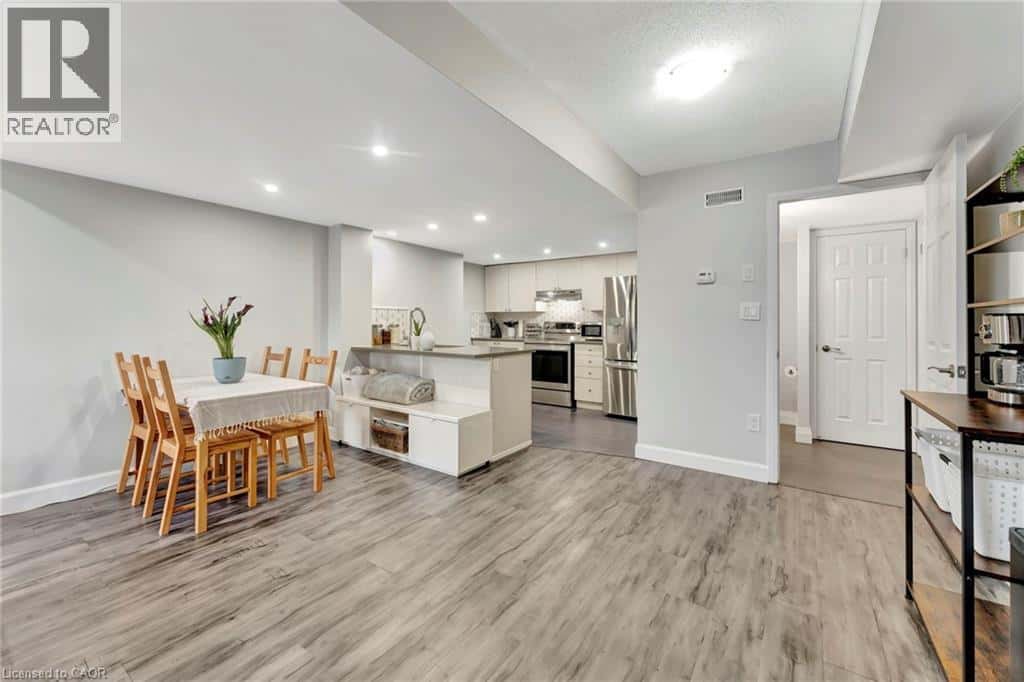 , Cambridge, — Cambridge - Photo 4 of 38