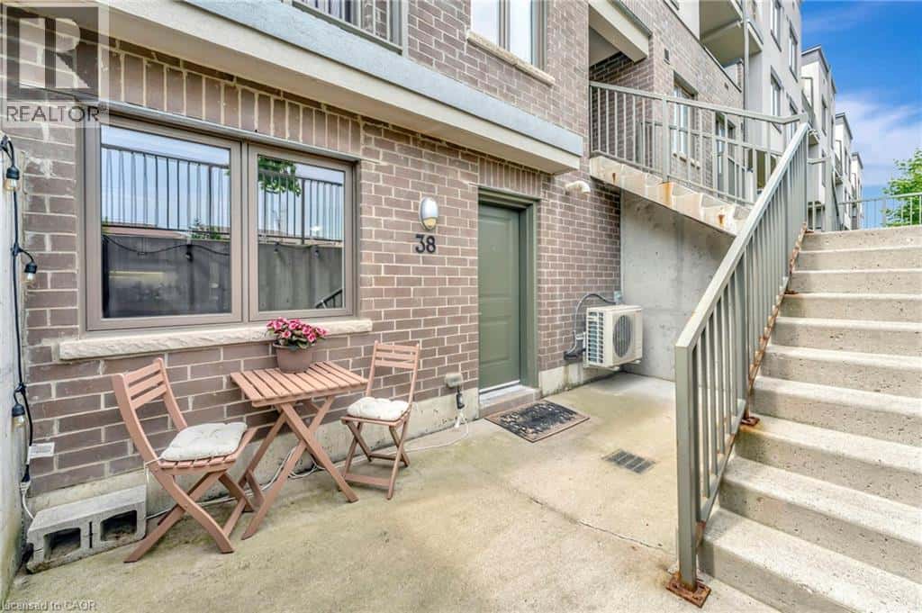 , Cambridge, — Cambridge - Photo 2 of 38