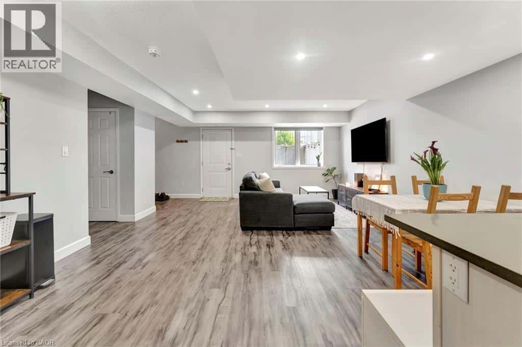 , Cambridge, — Cambridge - Photo 5 of 38