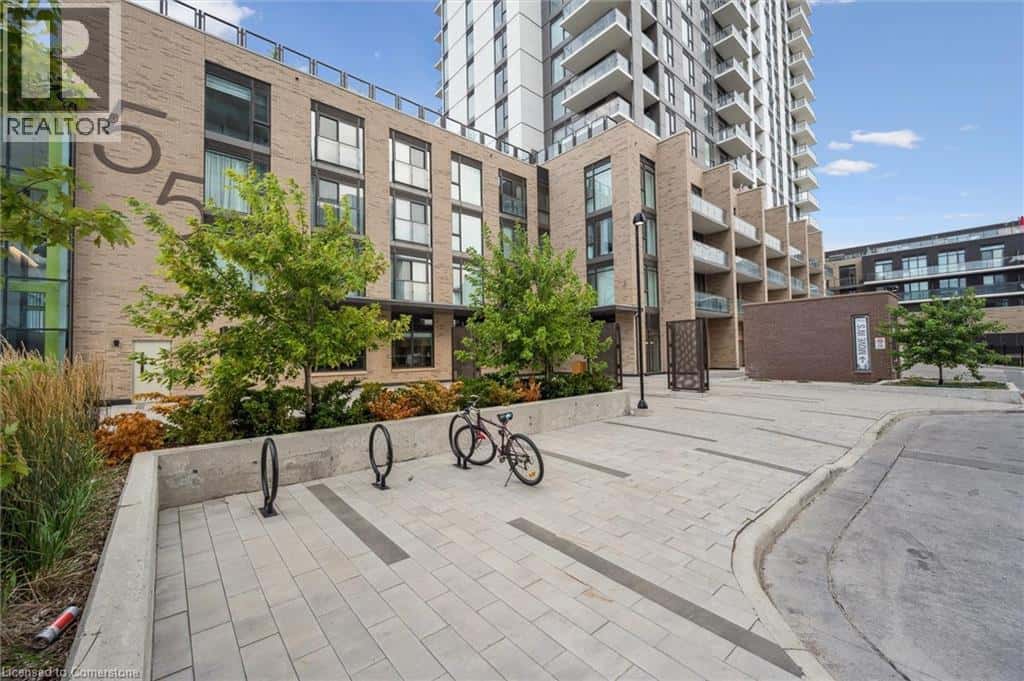 , Kitchener, — Kitchener - Photo 2 of 48