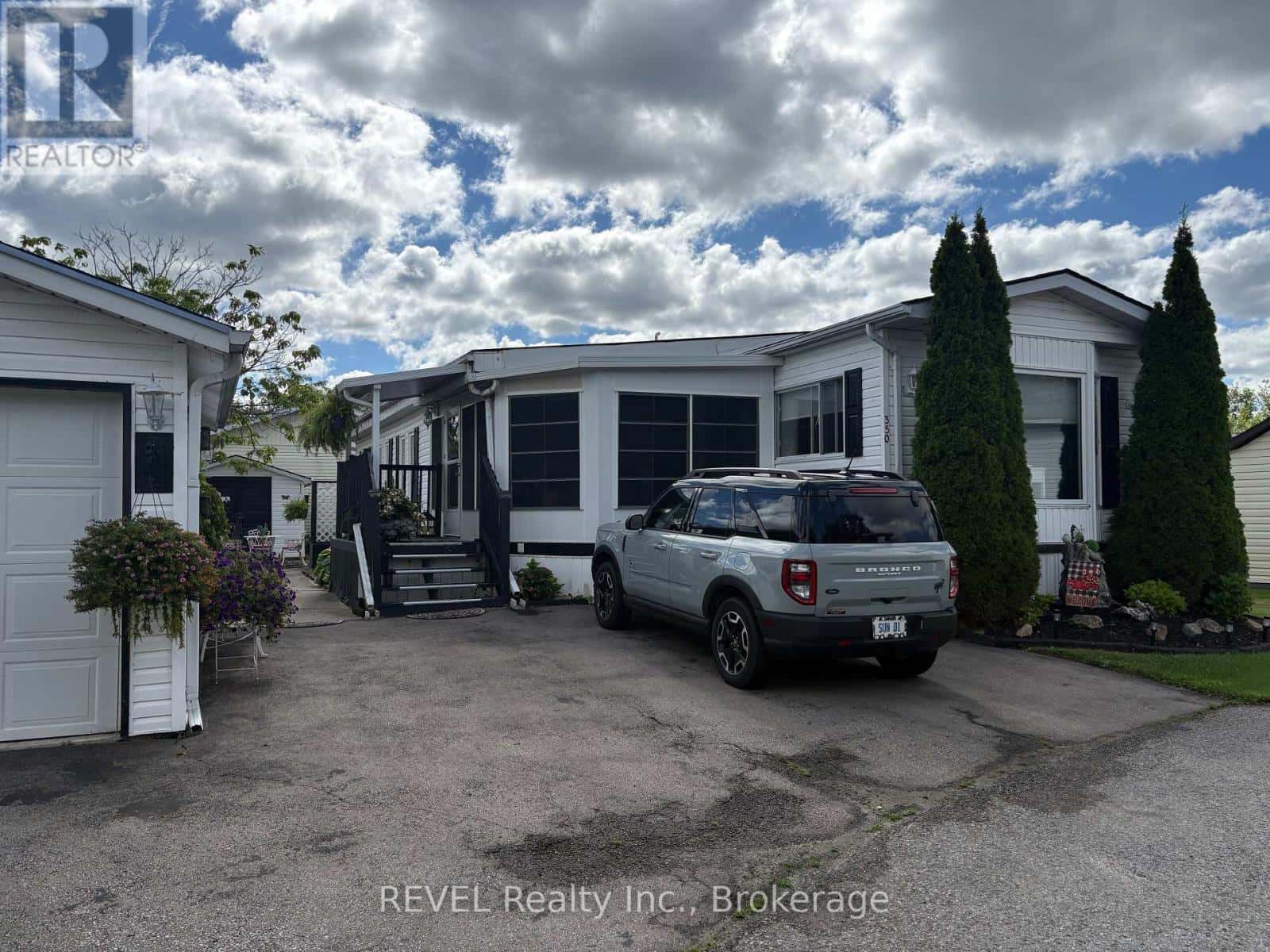 , Fort Erie (Black Creek), Ontario — Fort Erie (Black Creek), Ontario - Photo 2 of 41