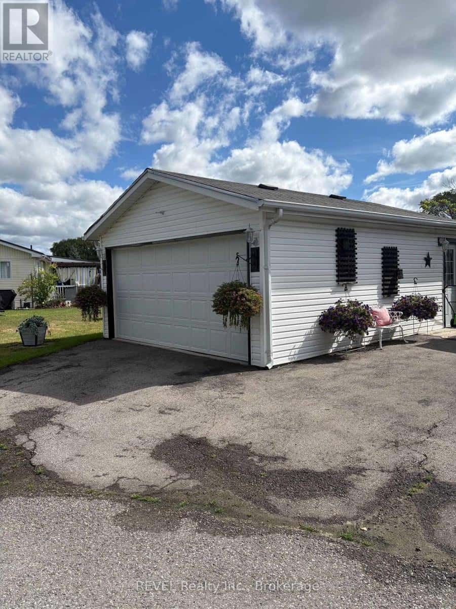 , Fort Erie (Black Creek), Ontario — Fort Erie (Black Creek), Ontario - Photo 3 of 41