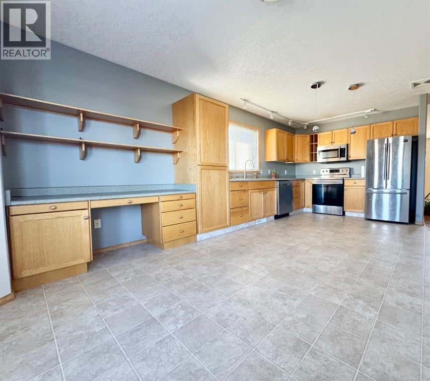 , Whitecourt, — Whitecourt - Photo 4 of 19