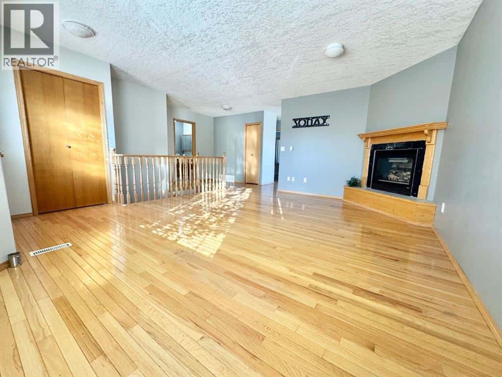 , Whitecourt, — Whitecourt - Photo 2 of 19