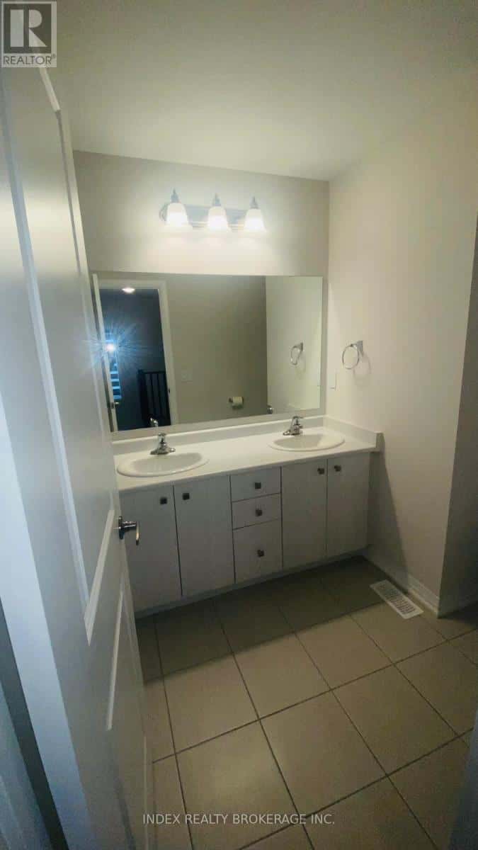 , Hamilton (Mount Hope), Ontario — Hamilton (Mount Hope), Ontario - Photo 4 of 8