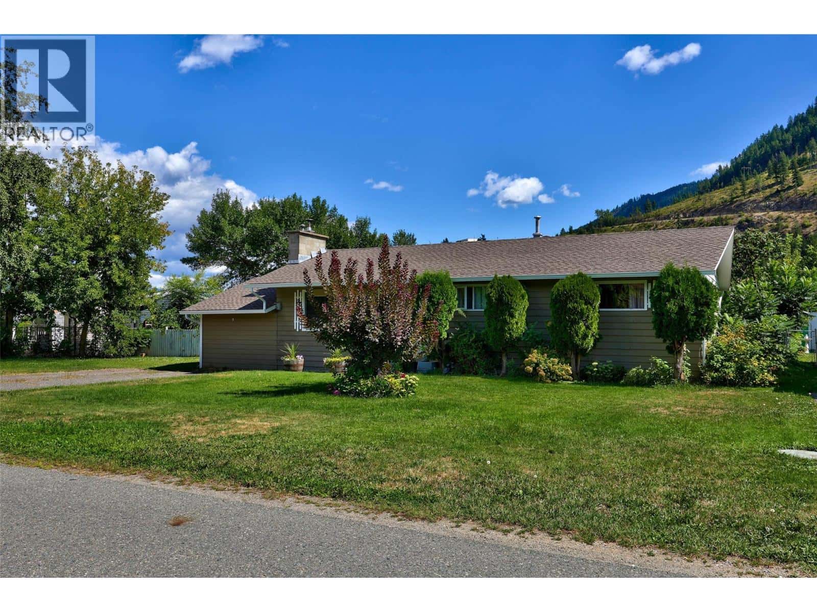 , Chase, British Columbia — Chase, British Columbia - Photo 3 of 40