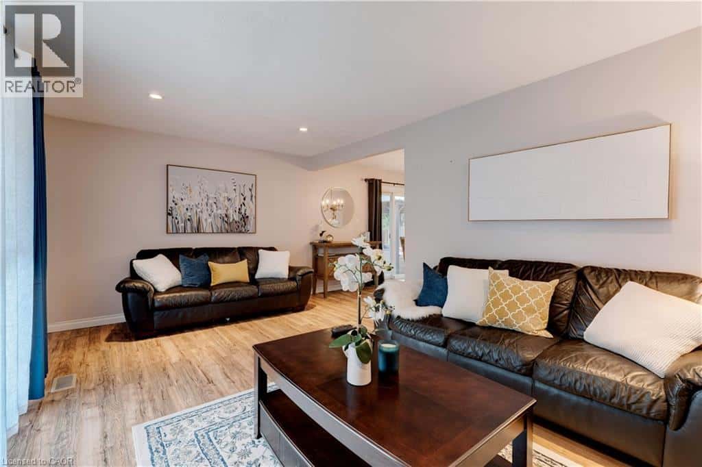 , Stoney Creek, Ontario — Stoney Creek, Ontario - Photo 5 of 34