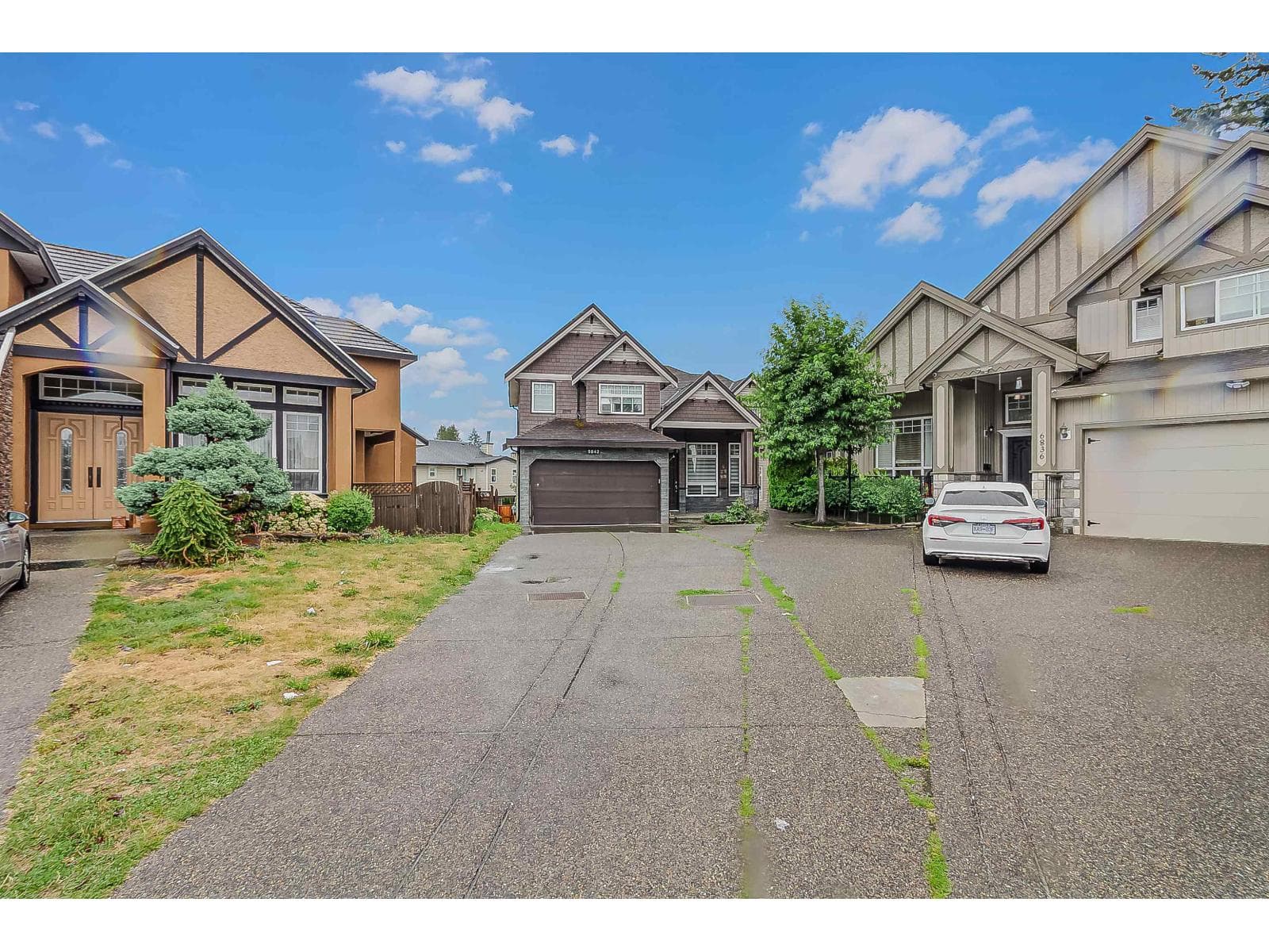 , Surrey, — Surrey - Main photo