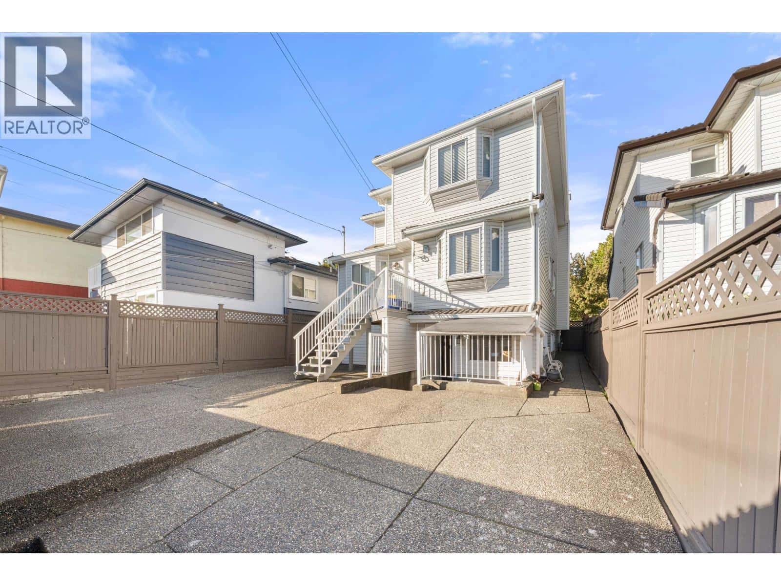 , Vancouver, — Vancouver - Photo 2 of 34