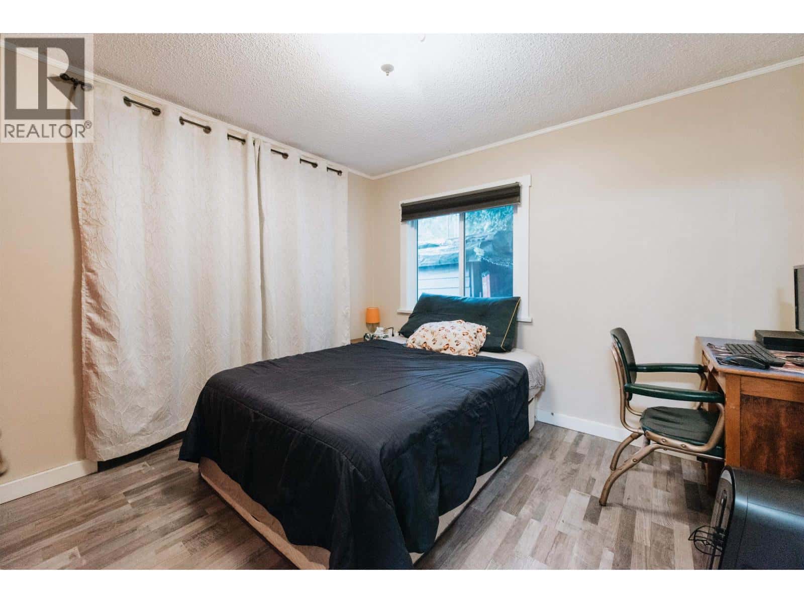 , Gibsons, — Gibsons - Photo 5 of 21