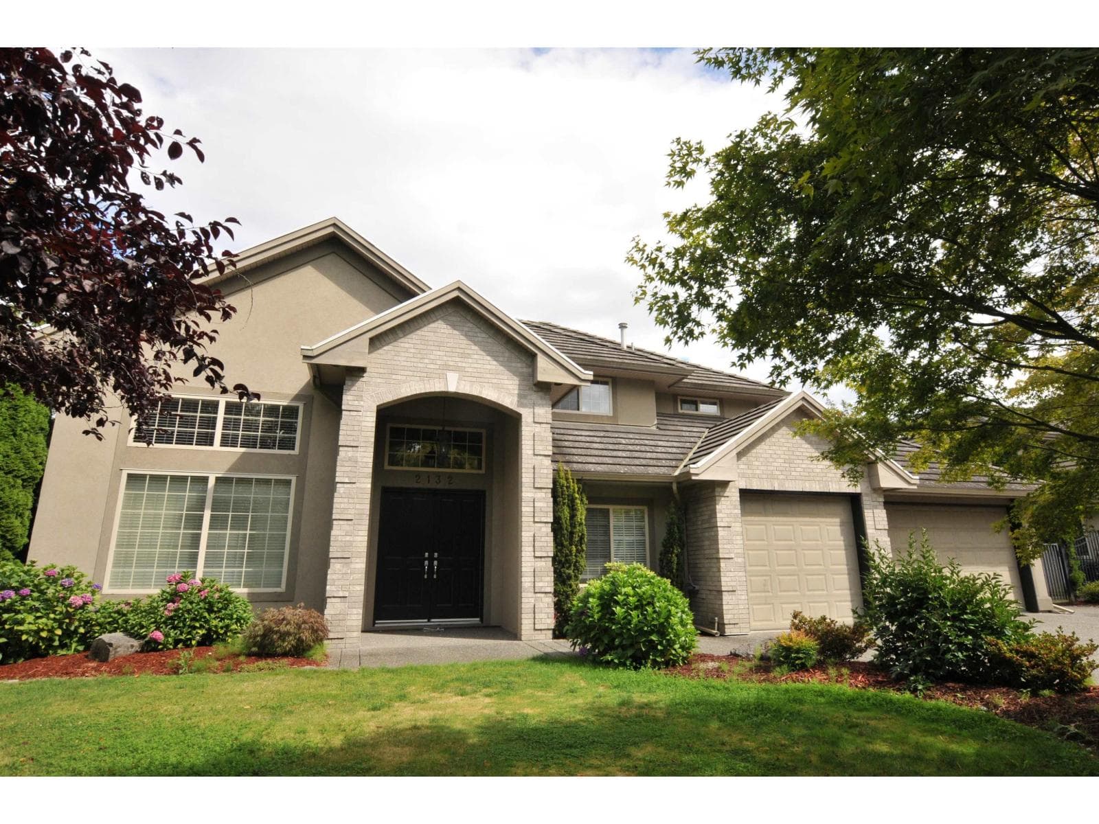 , Surrey, — Surrey - Main photo