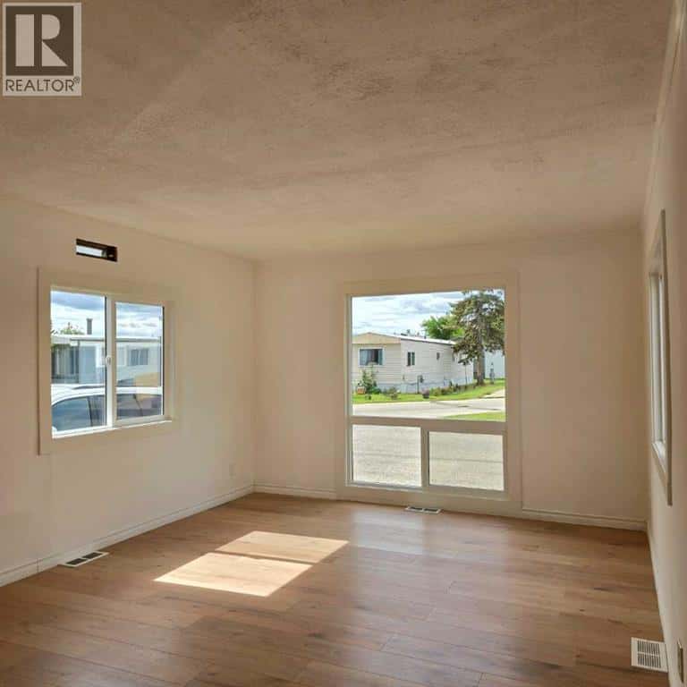 , Grande Prairie, Alberta — Grande Prairie, Alberta - Photo 5 of 11