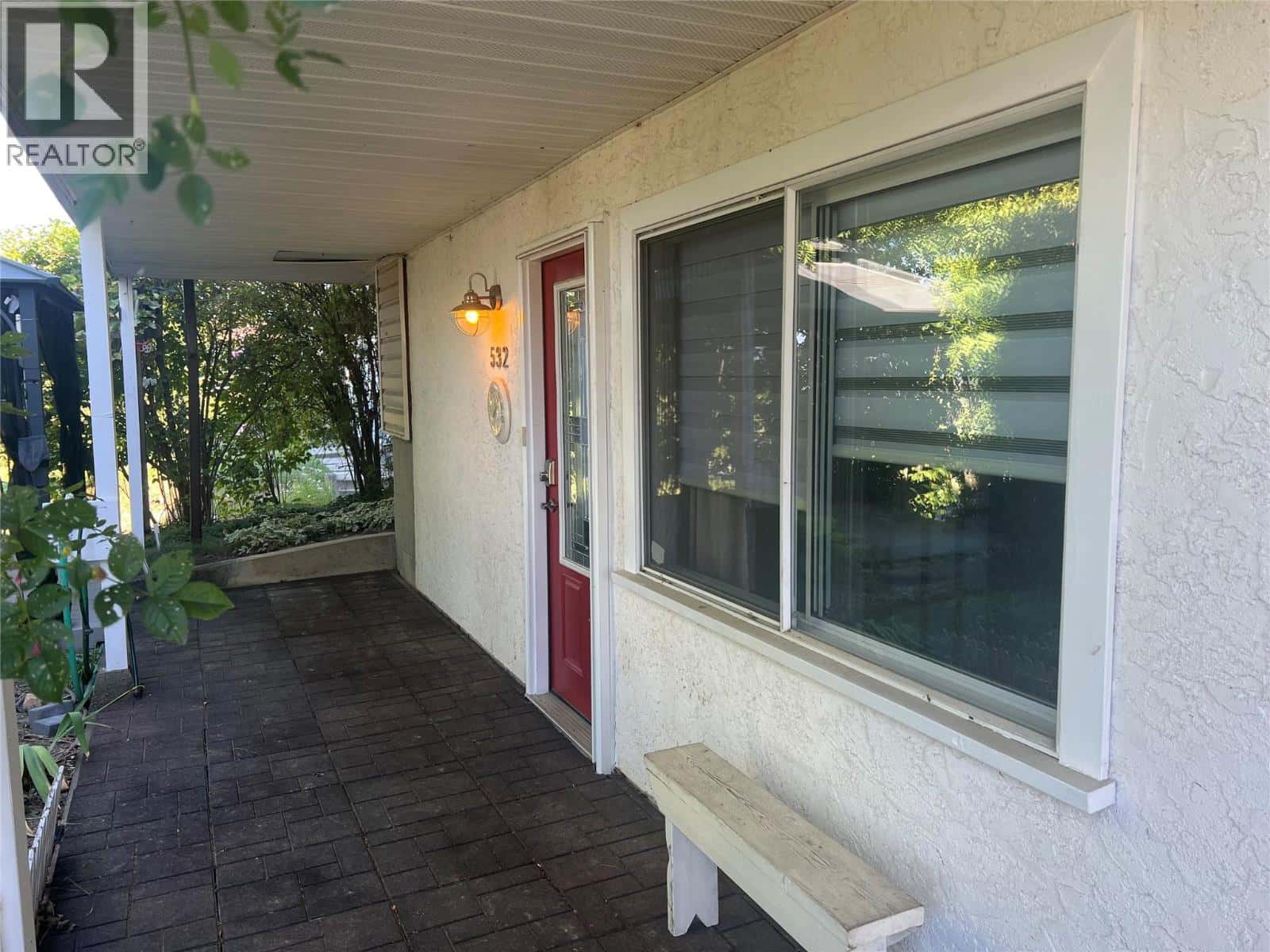 , Creston, British Columbia — Creston, British Columbia - Photo 2 of 40