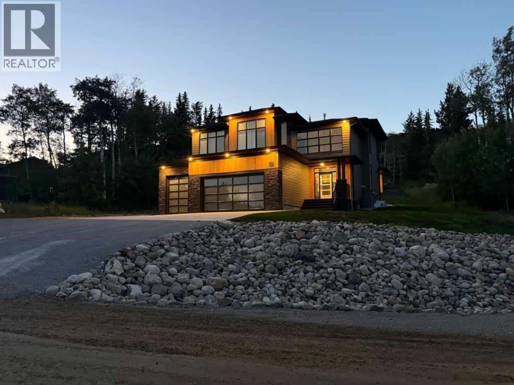 , Coleman, Alberta — Coleman, Alberta - Photo 4 of 35