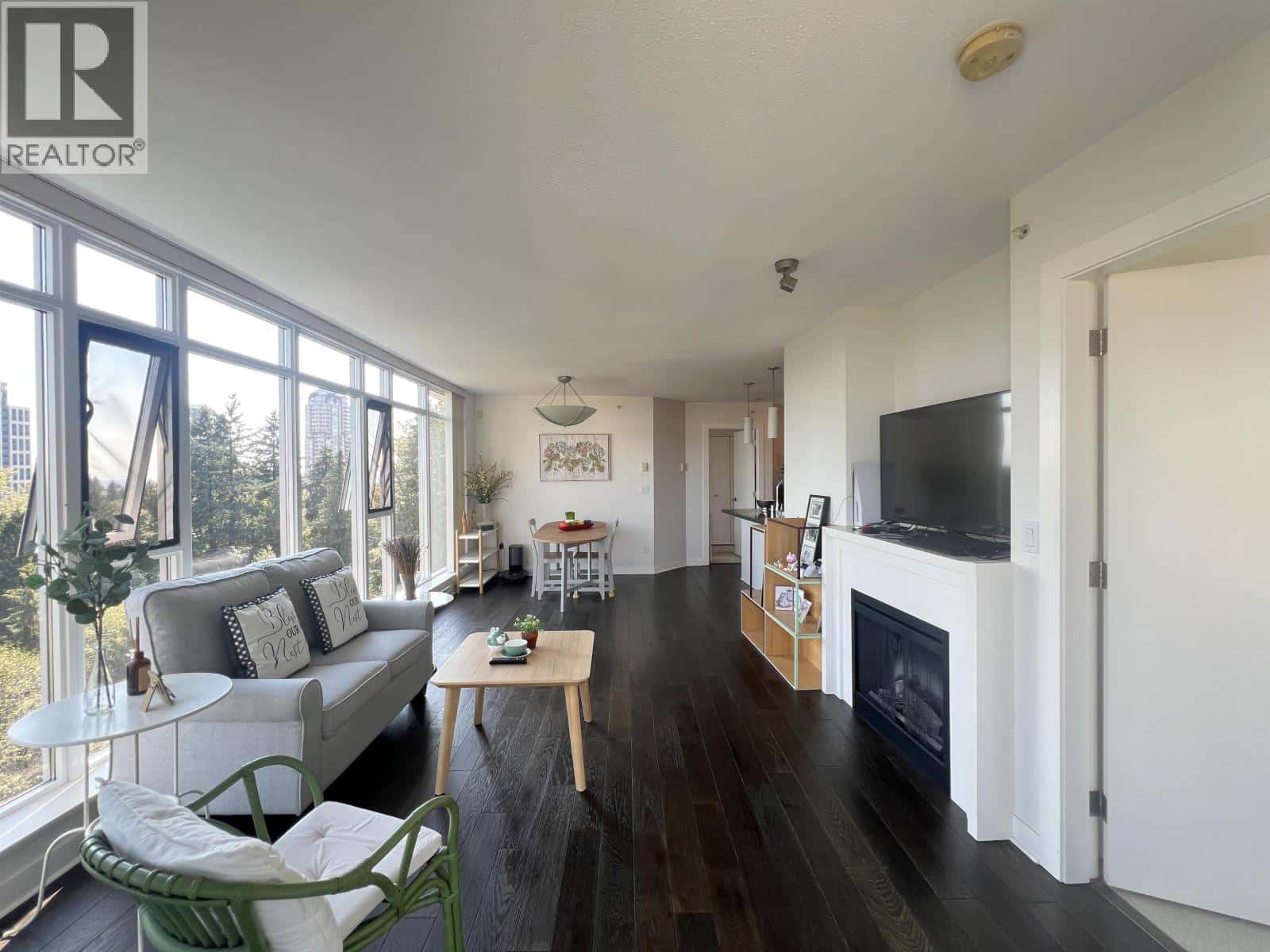 , Burnaby, British Columbia — Burnaby, British Columbia - Photo 4 of 38