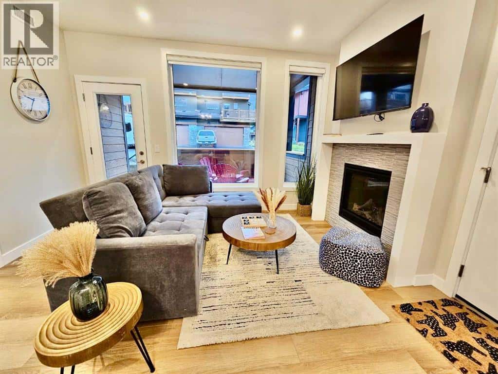 , Canmore, — Canmore - Photo 2 of 13