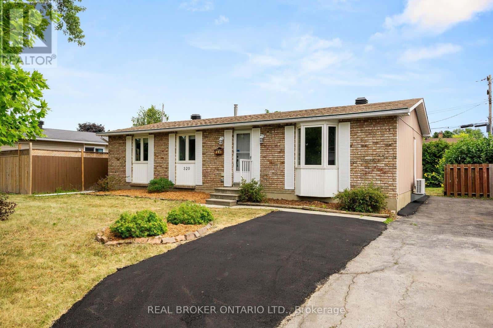 , Ottawa, — Ottawa - Photo 2 of 20