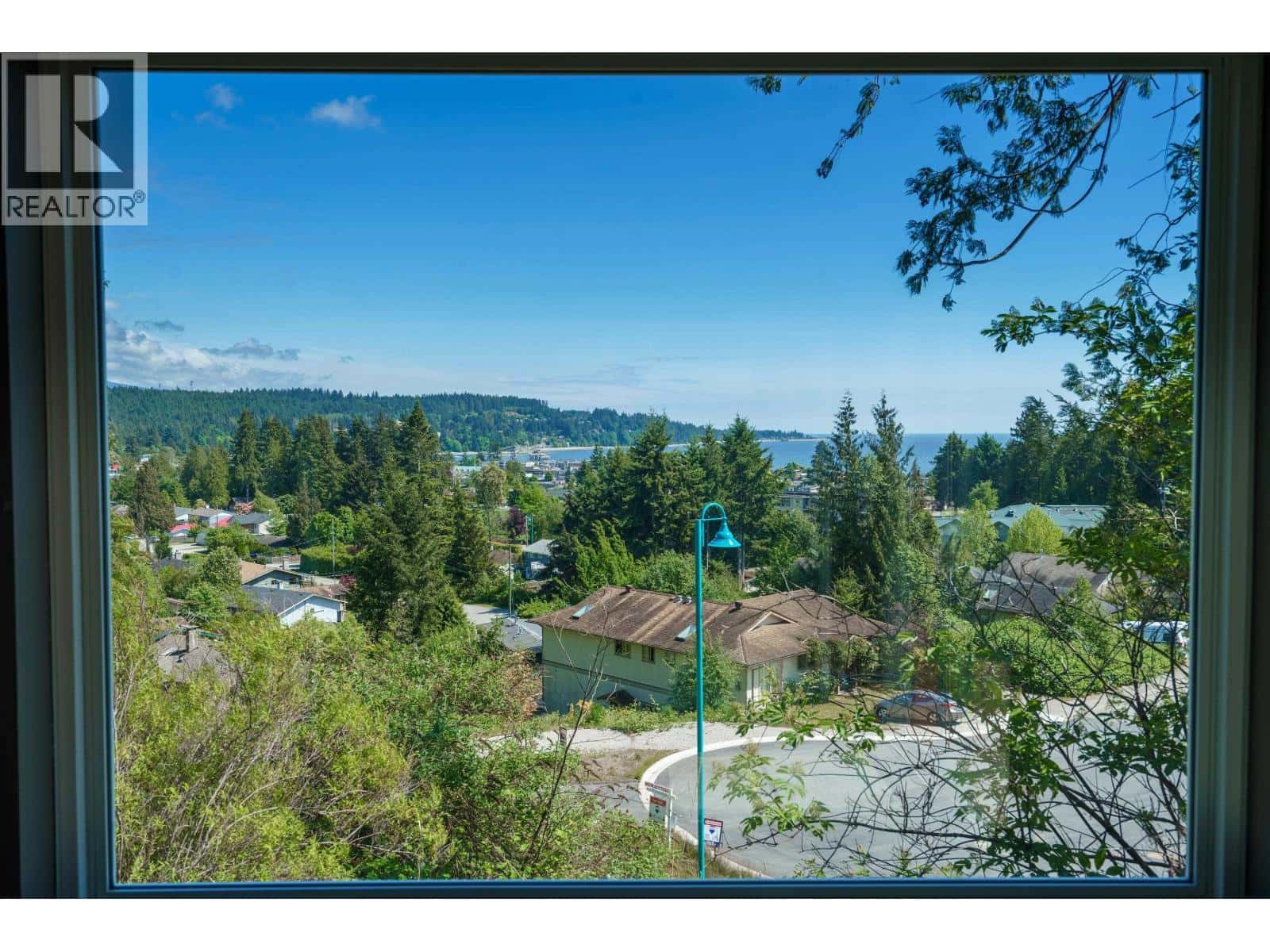 , Sechelt, — Sechelt - Photo 3 of 21