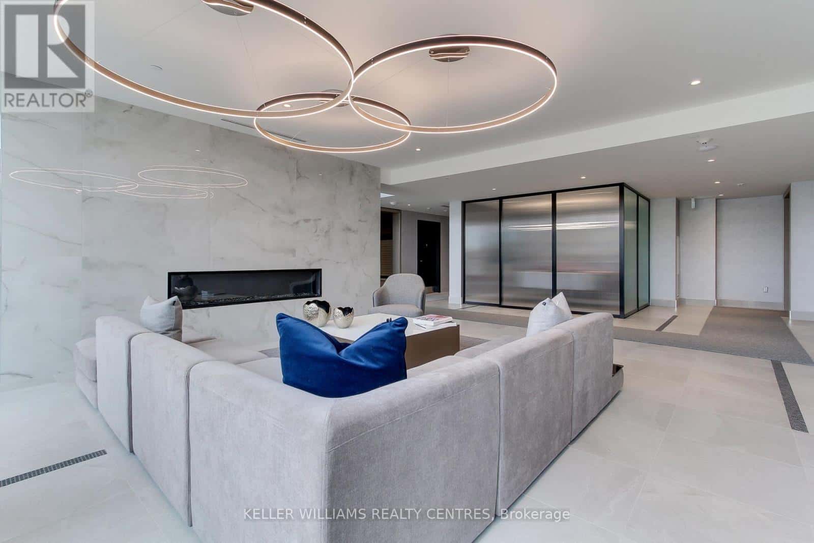 , Newmarket (Central Newmarket), Ontario — Newmarket (Central Newmarket), Ontario - Photo 4 of 39