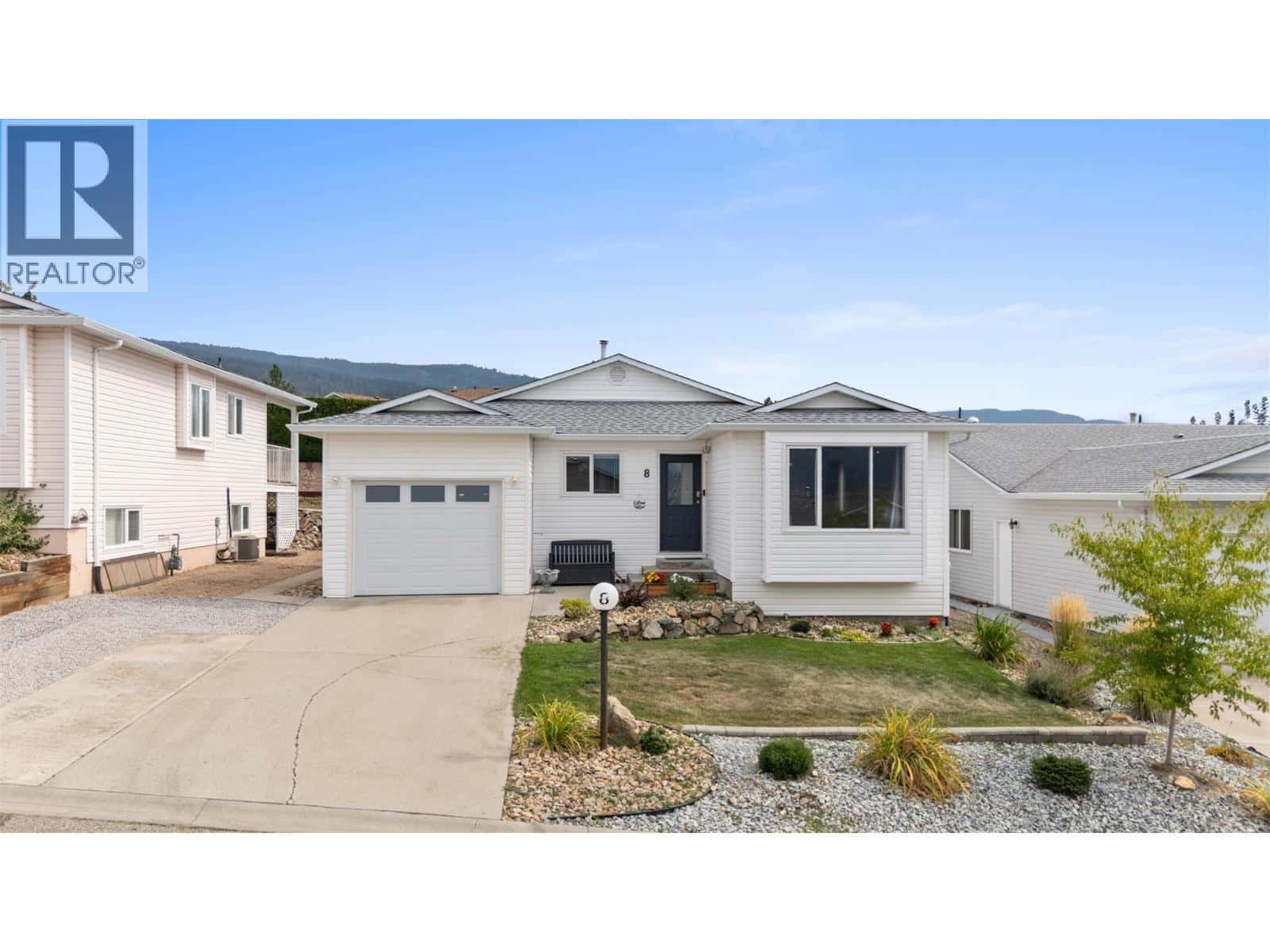 , Kelowna, — Kelowna - Photo 2 of 34