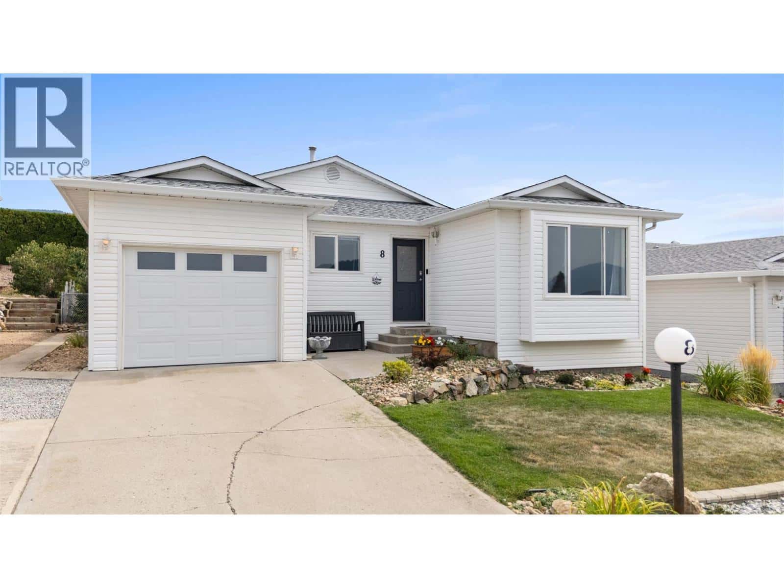 , Kelowna, British Columbia — Kelowna, British Columbia - Photo 3 of 34