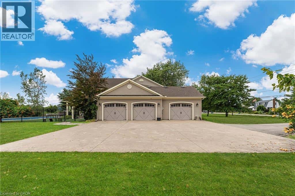 915 QUEENSTON Road — Niagara-on-the-Lake, Ontario - Photo 5 of 46