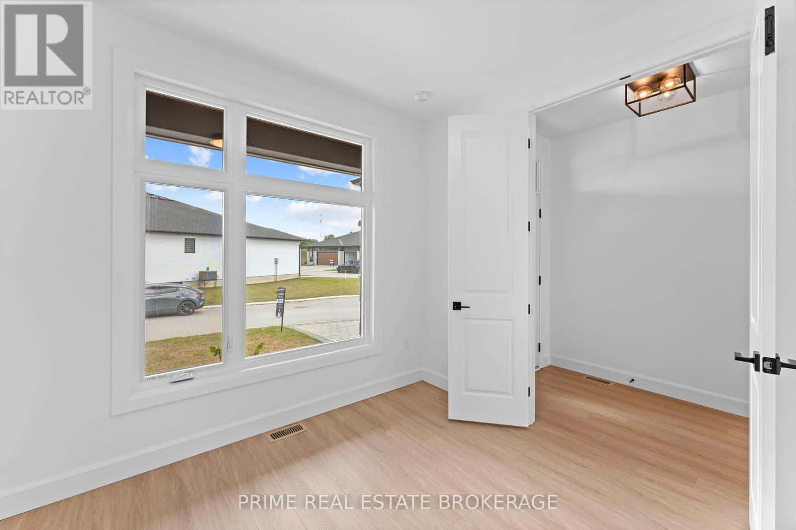 , Lambton Shores (Grand Bend), — Lambton Shores (Grand Bend) - Photo 3 of 38