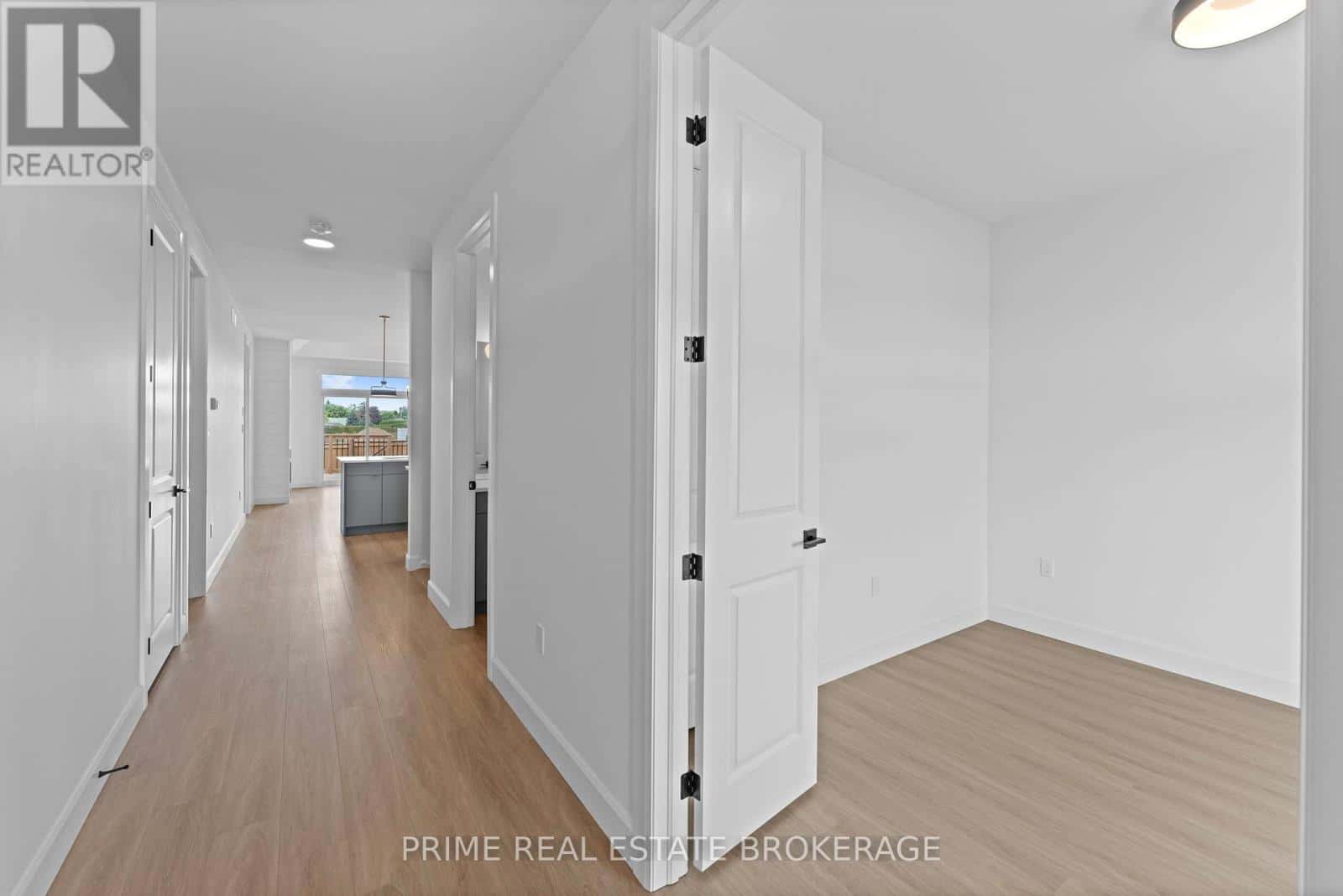 , Lambton Shores (Grand Bend), — Lambton Shores (Grand Bend) - Photo 4 of 38