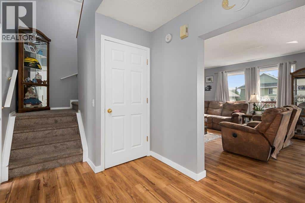 , Airdrie, — Airdrie - Photo 3 of 34