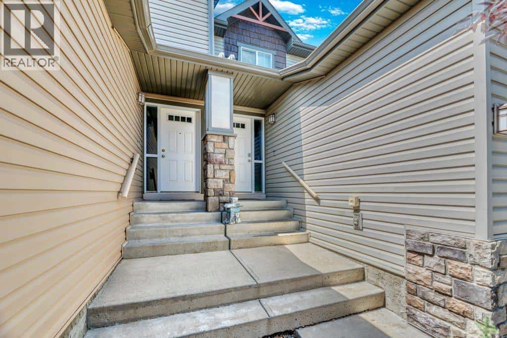 , Strathmore, — Strathmore - Photo 3 of 64