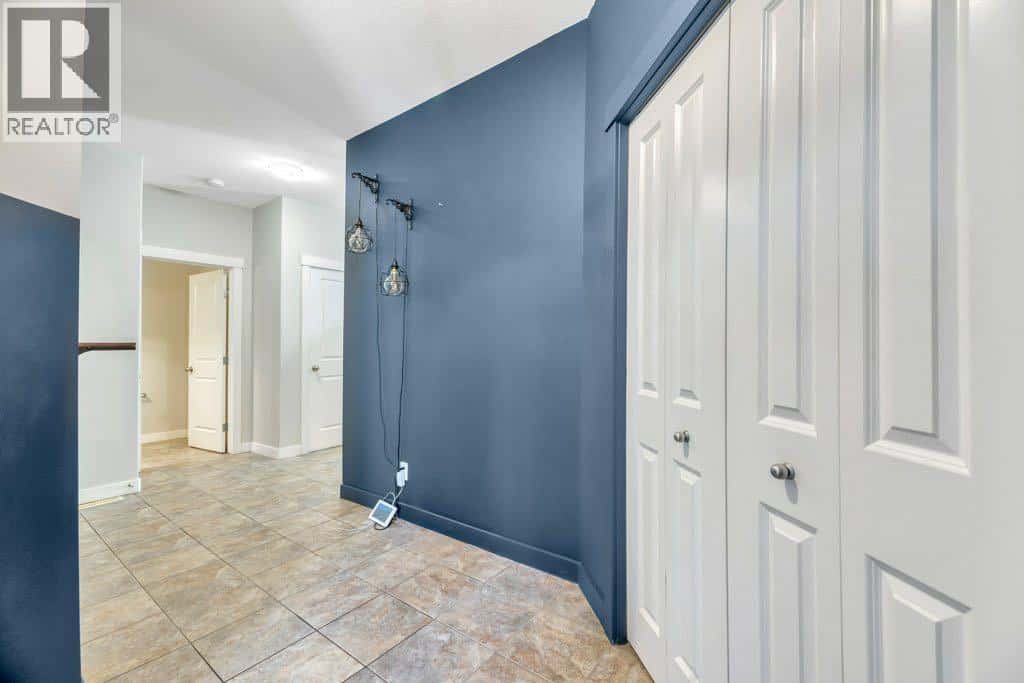 , Strathmore, — Strathmore - Photo 5 of 64