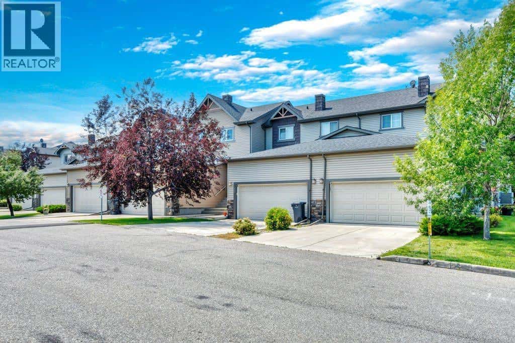 , Strathmore, — Strathmore - Photo 2 of 64