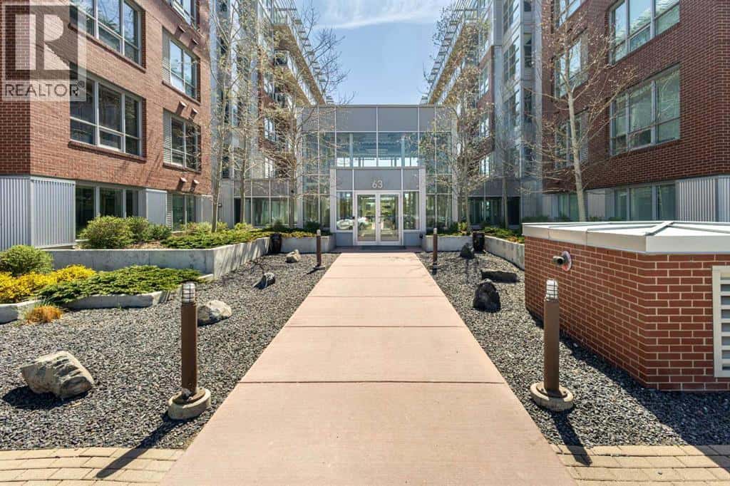 225, 63 Inglewood Park SE — Calgary, Alberta - Photo 2 of 30