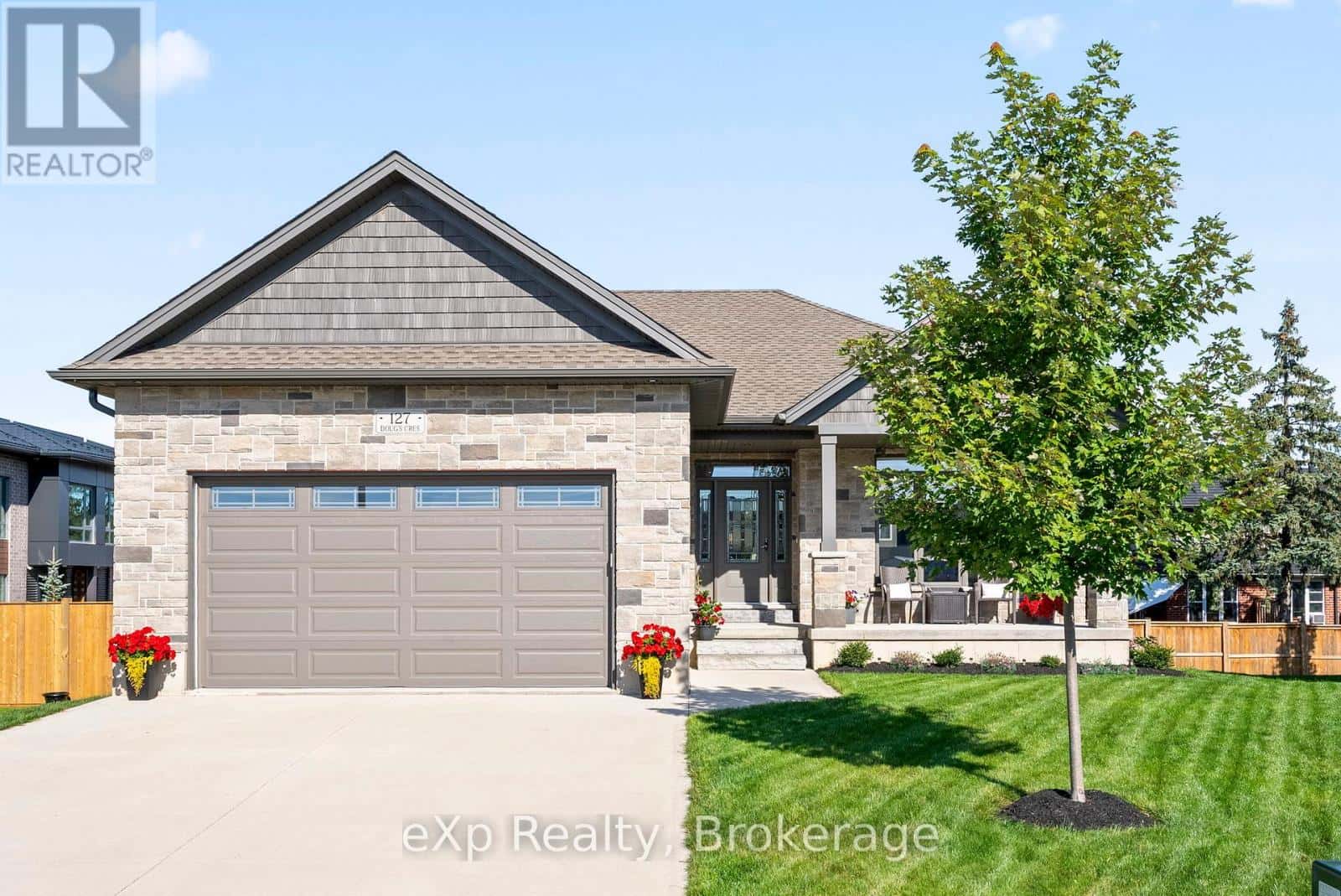 127 DOUG'S CRESCENT — Wellington North (Mount Forest) - Photo 2 of 36