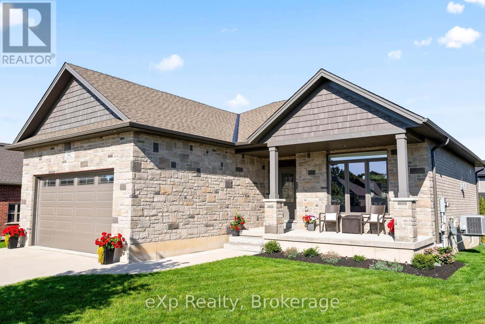 127 DOUG'S CRESCENT — Wellington North (Mount Forest) - Photo 3 of 36