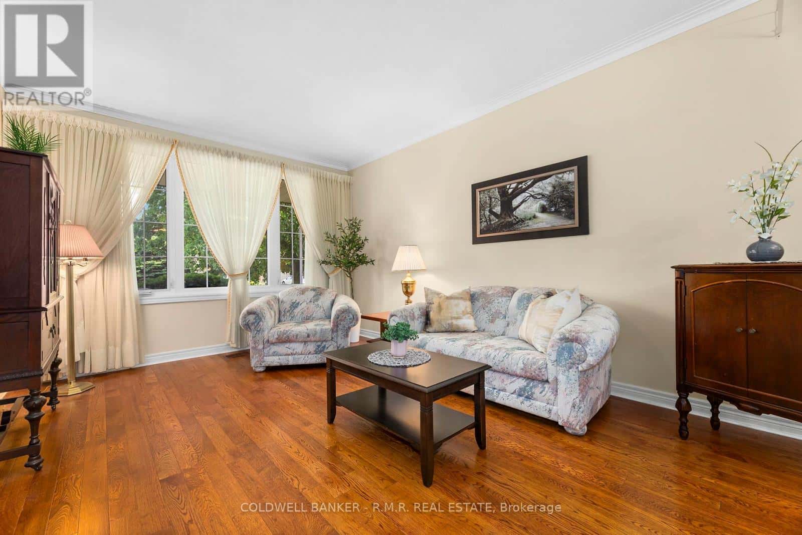 , Uxbridge, — Uxbridge - Photo 2 of 50