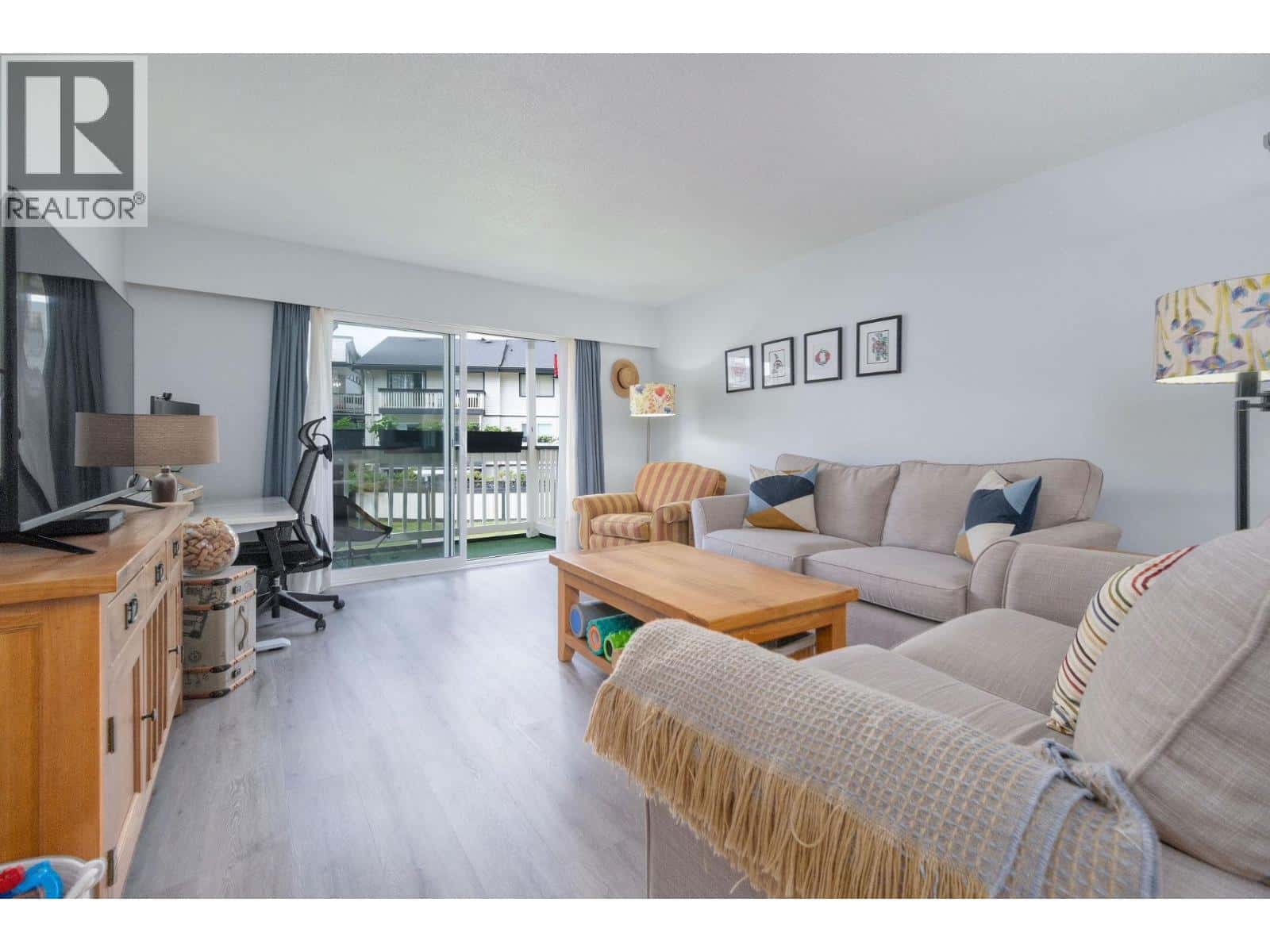 , North Vancouver, — North Vancouver - Photo 2 of 24