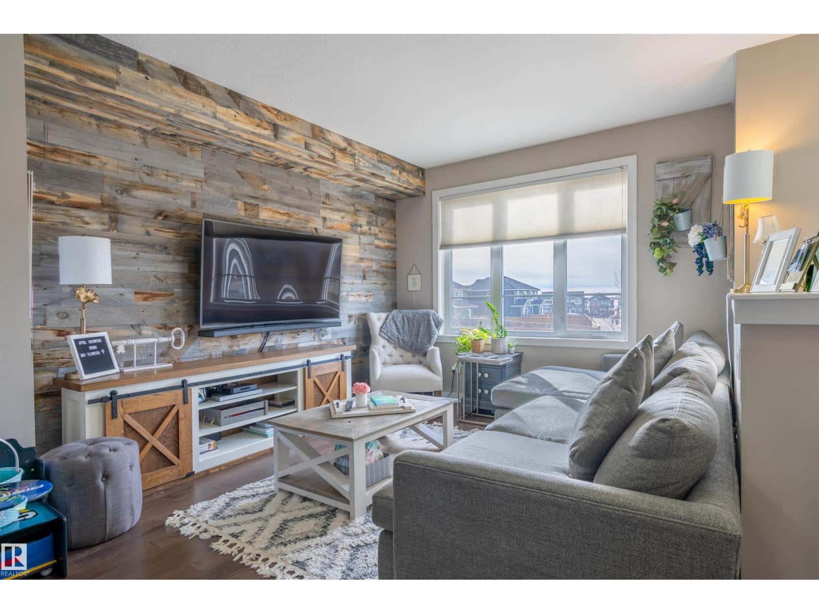 , Edmonton, Alberta — Edmonton, Alberta - Photo 4 of 51