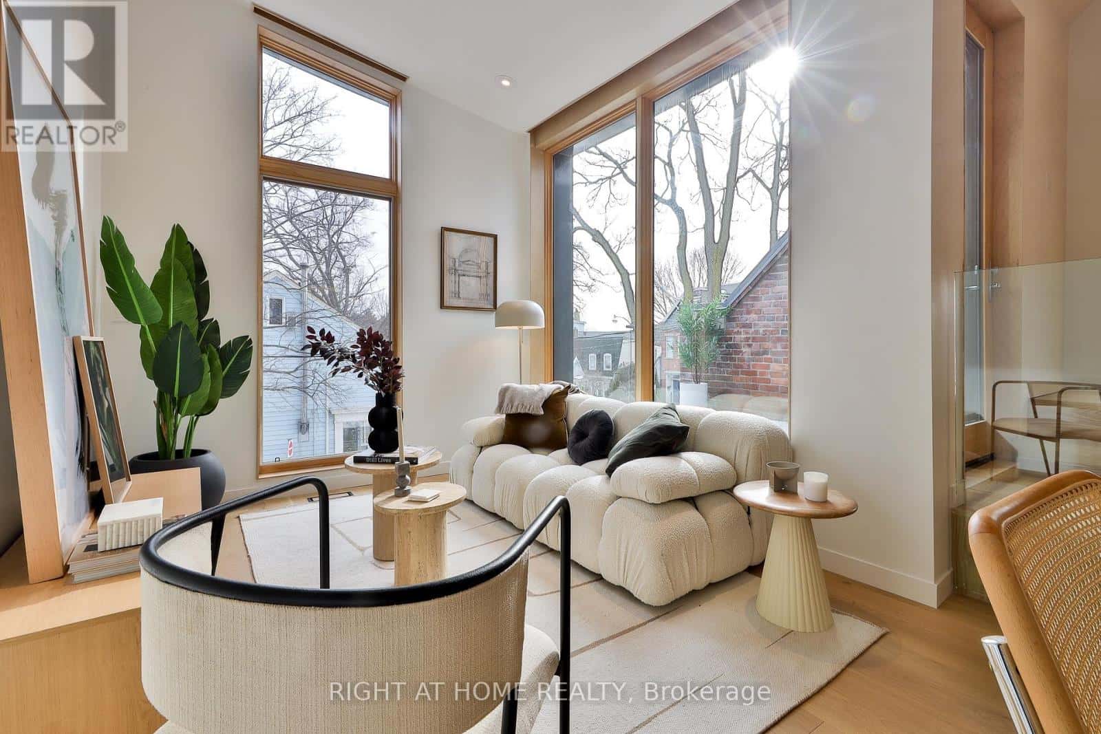 , Toronto (University), — Toronto (University) - Photo 3 of 25