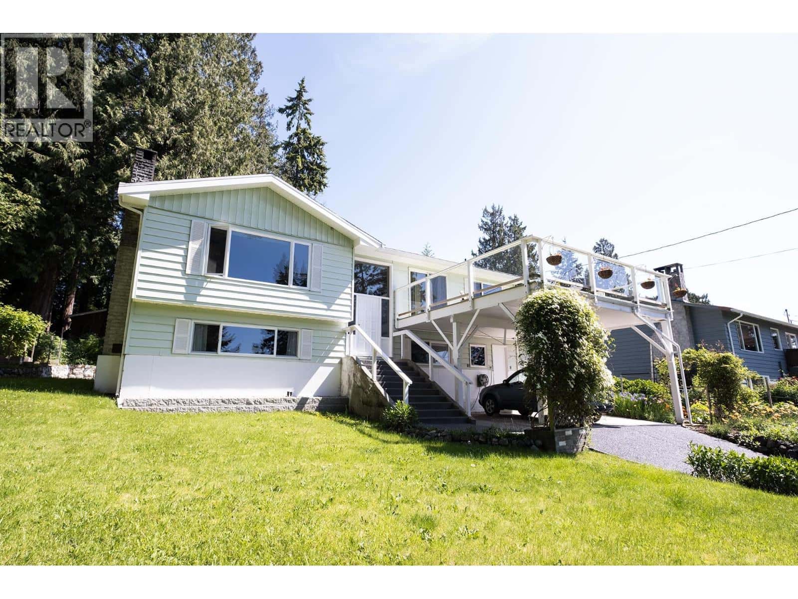 , Gibsons, British Columbia — Gibsons, British Columbia - Photo 2 of 38