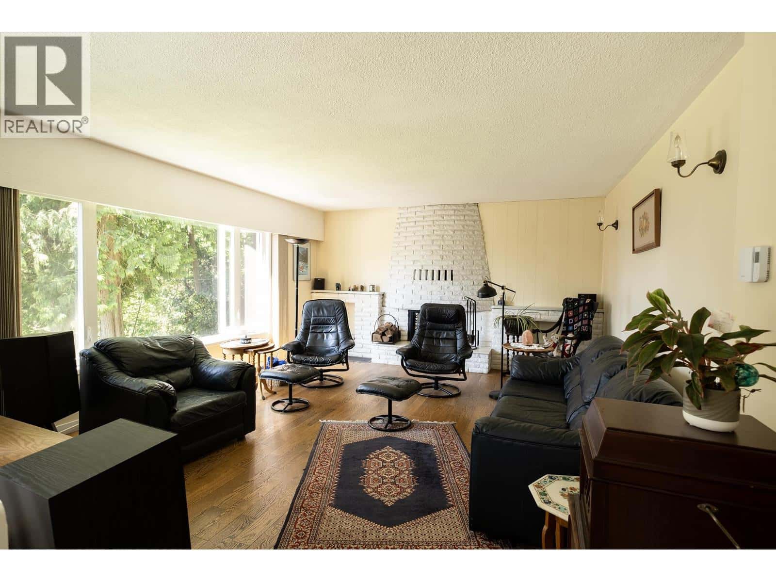 , Gibsons, British Columbia — Gibsons, British Columbia - Photo 3 of 38