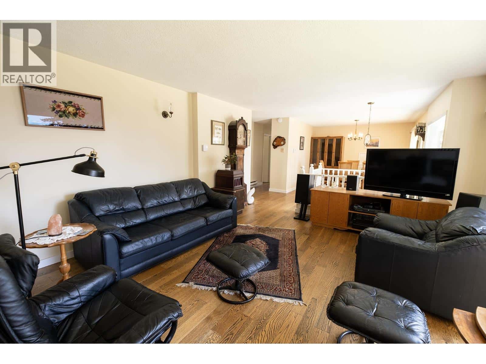 , Gibsons, British Columbia — Gibsons, British Columbia - Photo 4 of 38